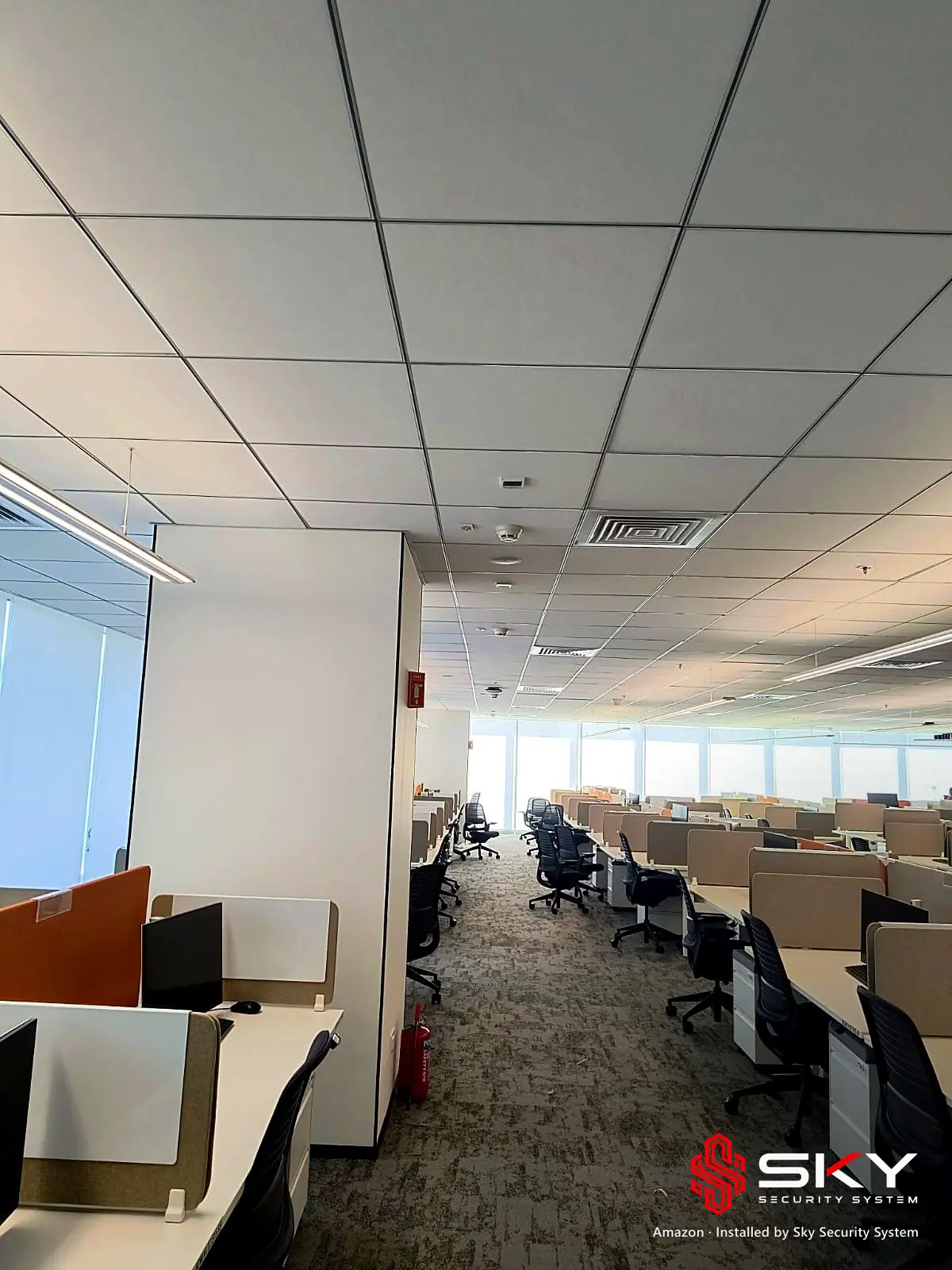 Workstation floor at the Amazon site. Security and ELV work by Sky Security System.