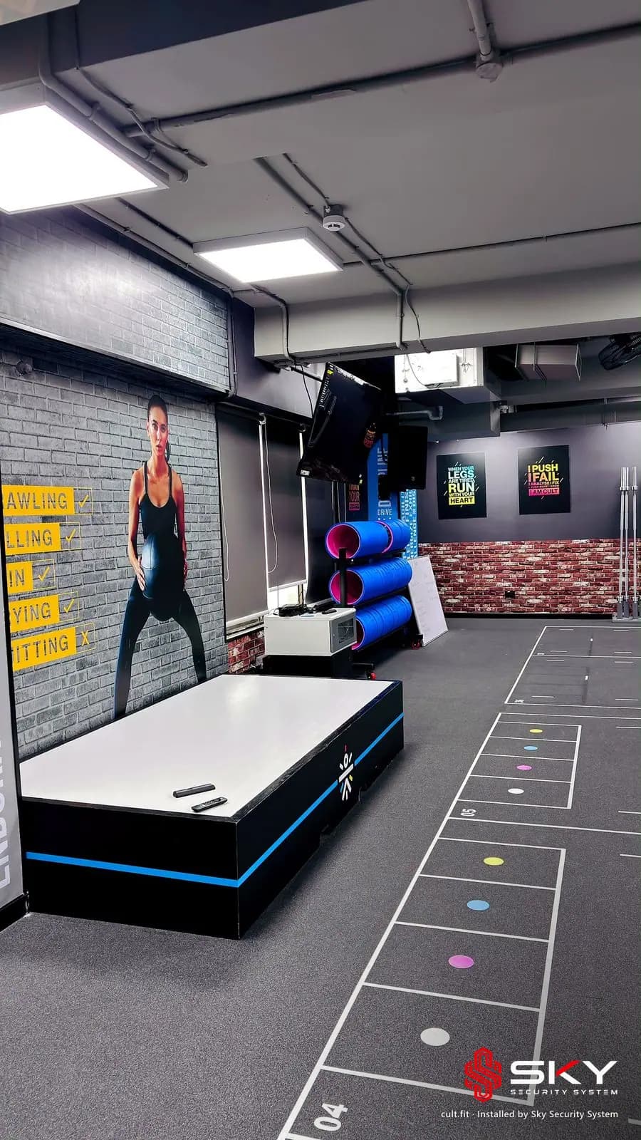Functional training zone at the cult.fit site. Security and ELV work by Sky Security System.