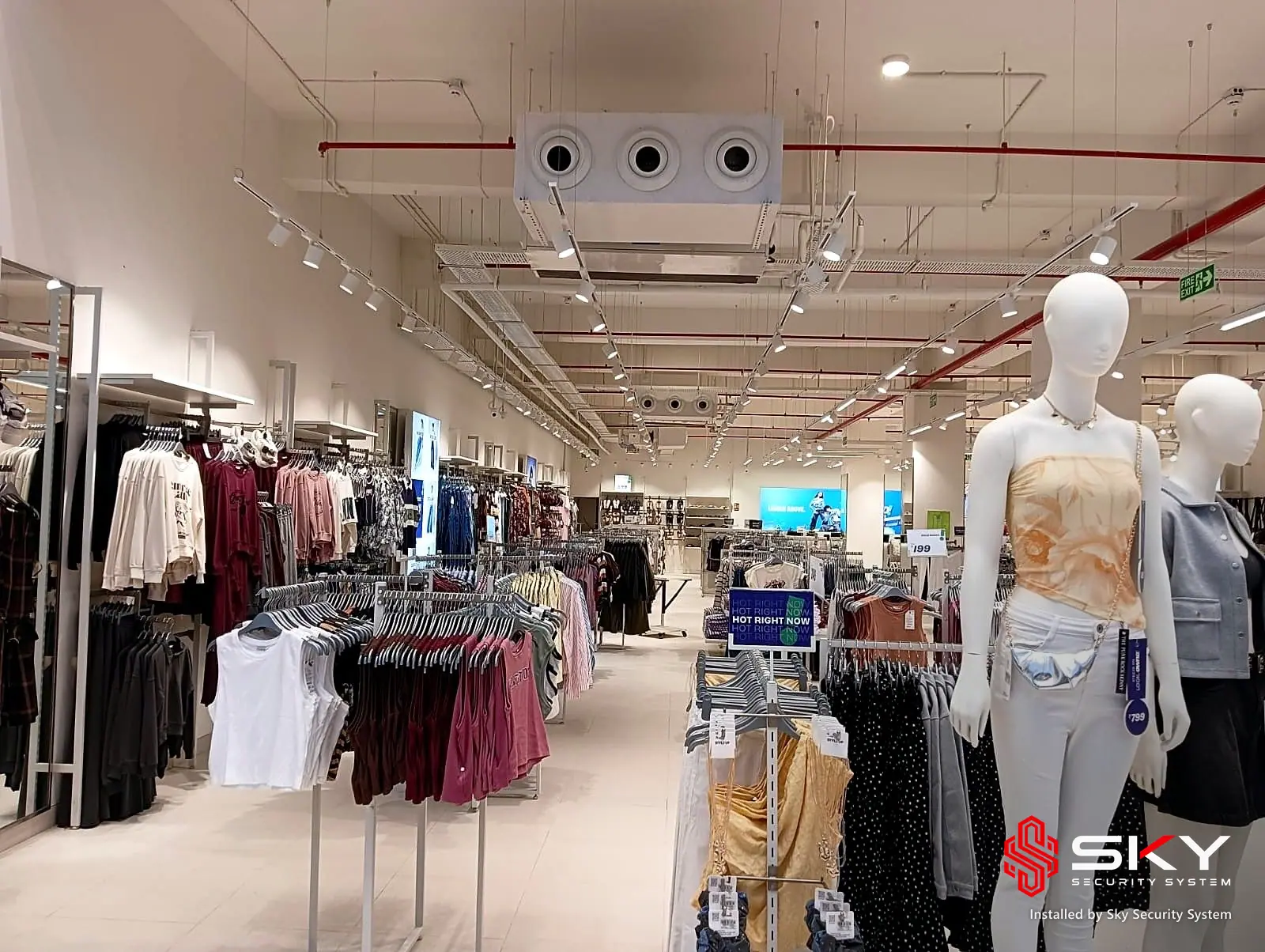 Mannequins on the store floor at a fashion retail. Security and ELV work by Sky Security System.