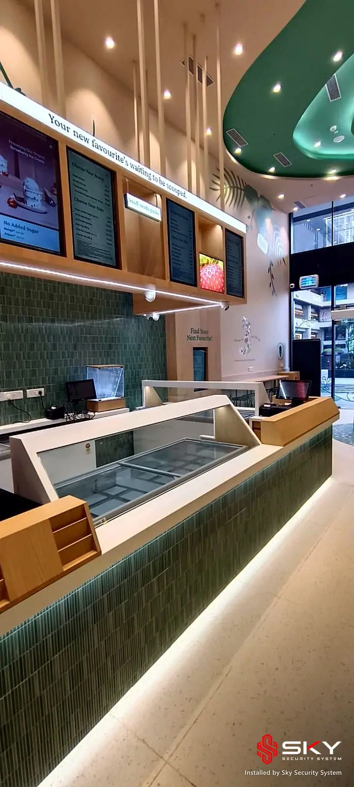Display counter at a food retail. Security and ELV work by Sky Security System.