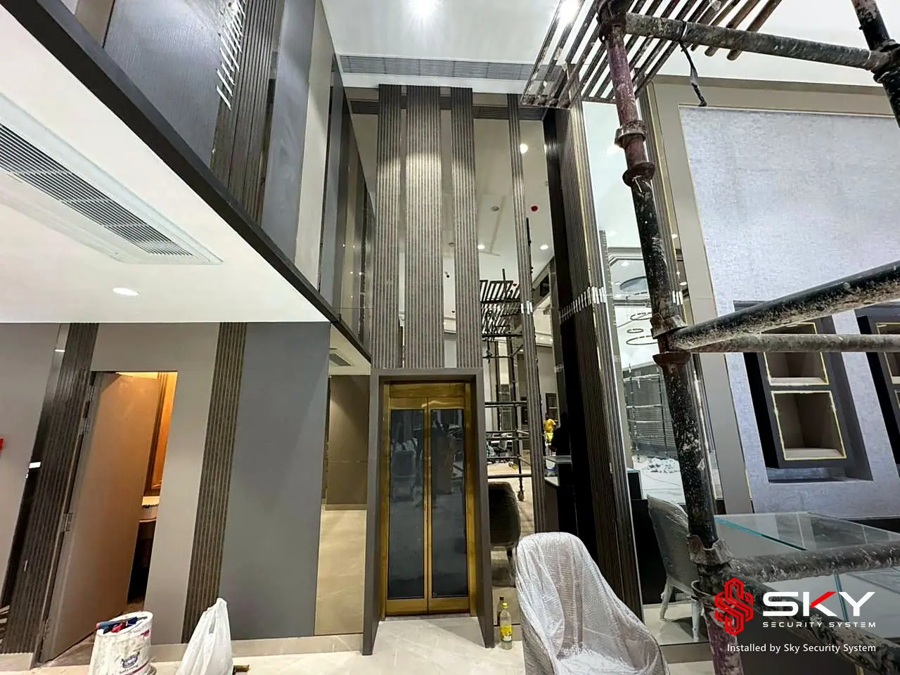 Double-height entrance at a jewellery retail. Security and ELV work by Sky Security System.