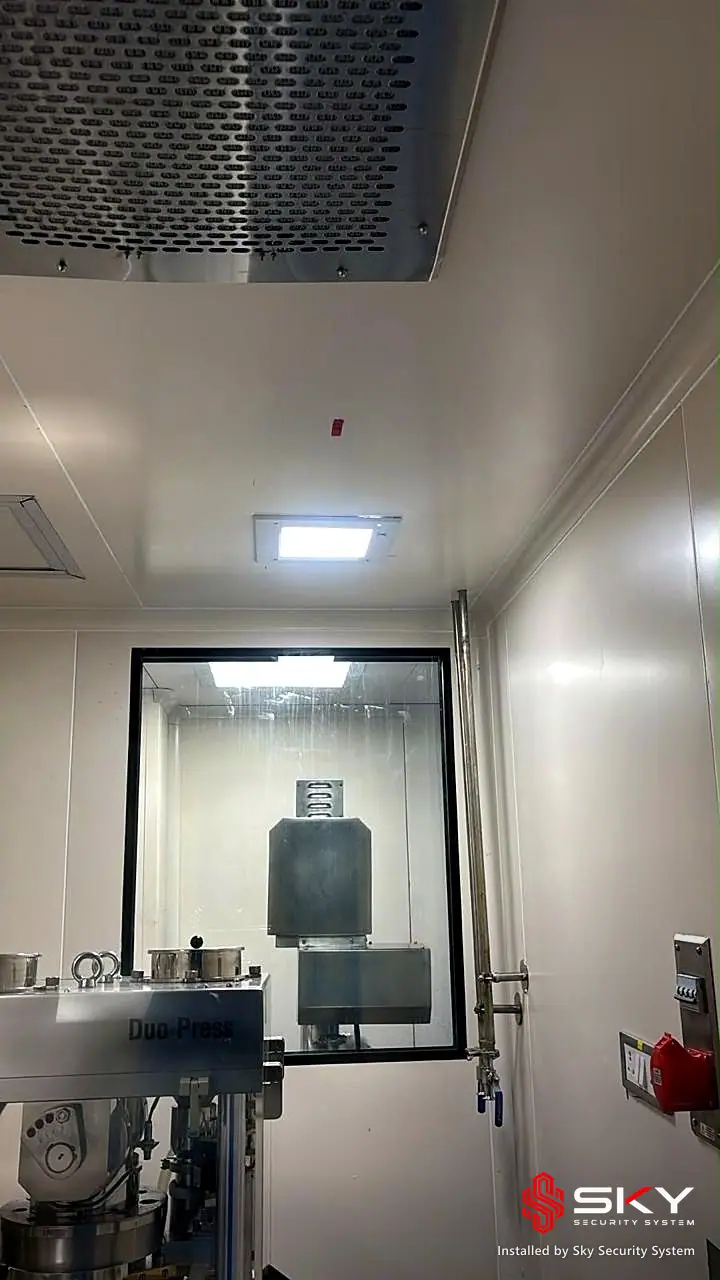 Cleanroom door at a pharma. Security and ELV work by Sky Security System.